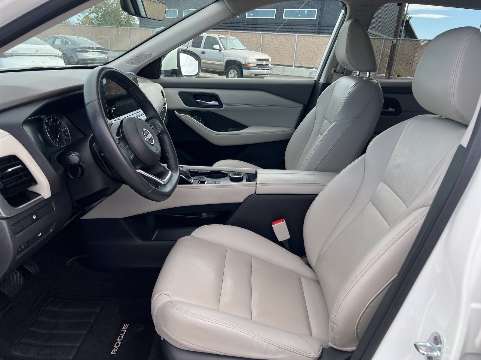Used 2023 Nissan Rogue SL w/ SL Premium Package AWD/4WD image 9