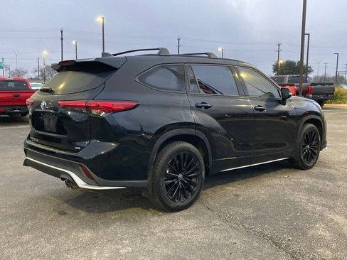 Used 2023 Toyota Highlander XSE image 5