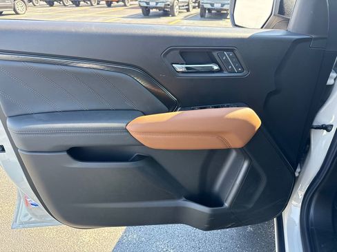 New 2026 GMC Canyon AT4 w/ AT4 Premium Package AWD/4WD image 15