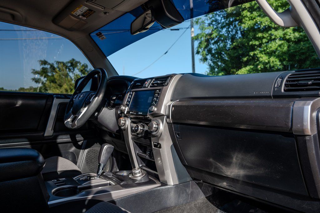 Used 2021 Toyota 4Runner SR5 AWD/4WD image 32