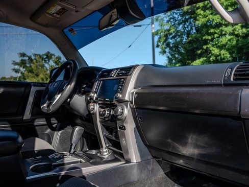 Used 2021 Toyota 4Runner SR5 AWD/4WD image 32