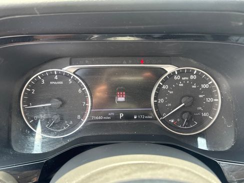 Used 2022 Nissan Pathfinder SV AWD/4WD image 19