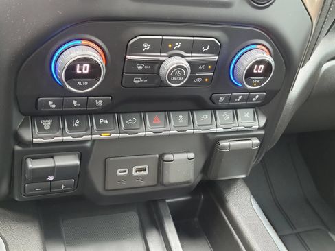 Used 2022 Chevrolet Silverado 3500 High Country w/ Technology Package AWD/4WD image 27
