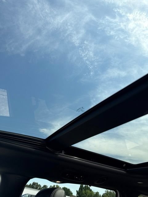 Used 2026 Chrysler Pacifica Limited FWD image 24