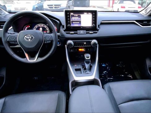 Used 2019 Toyota RAV4 Limited image 15