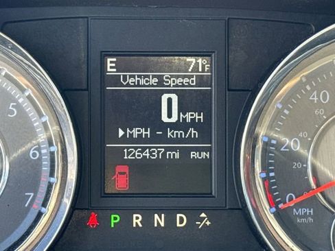 Used 2015 Chrysler Town & Country Limited Platinum FWD image 17
