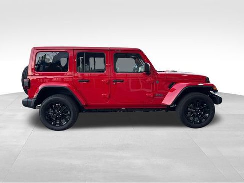 Used 2025 Jeep Wrangler Unlimited Sahara w/ Safety Group image 6