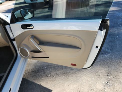 Used 2013 Volkswagen Beetle 2.5 image 25