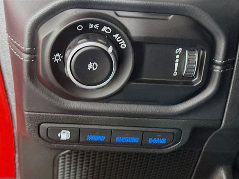 Used 2025 Jeep Wrangler Sahara w/ Safety Group image 17