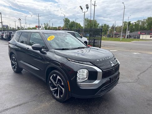 Used 2022 Mitsubishi Outlander ES AWD/4WD image 3