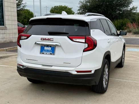 Used 2024 GMC Terrain SLT AWD/4WD image 6