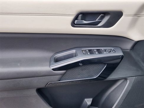 New 2025 Nissan Pathfinder SV w/ Black Appearance Package image 17