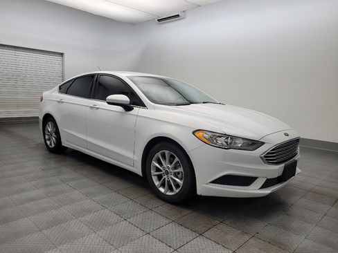 Used 2017 Ford Fusion SE w/ Fusion SE Technology Package image 13