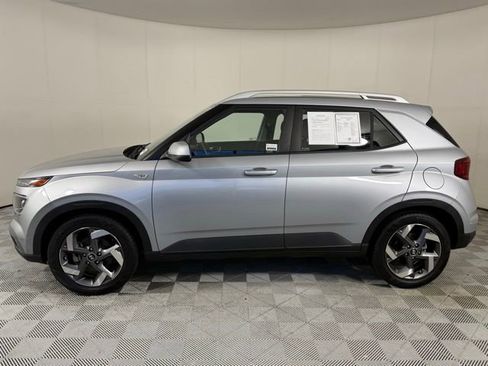 Used 2021 Volkswagen Tiguan SE w/ Panoramic Sunroof Package image 3