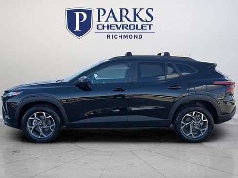 Used 2026 Chevrolet Trax LT w/ LT Convenience Package FWD image 4