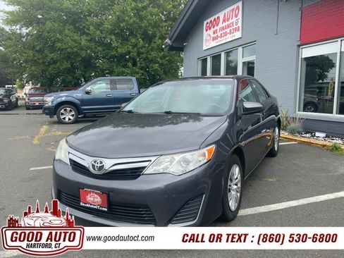 Used 2013 Toyota Camry LE FWD image 1
