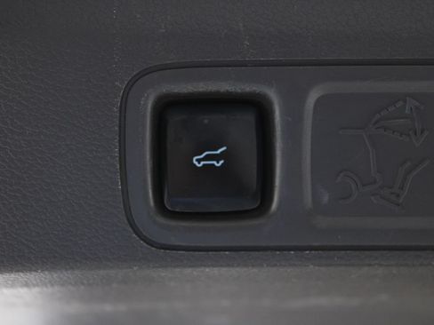 Used 2018 Ford Expedition Limited w/ Equipment Group 301A AWD/4WD image 18