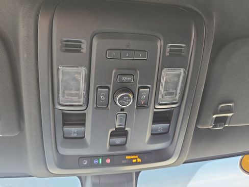 Used 2022 Chevrolet Tahoe Z71 w/ Luxury Package image 26