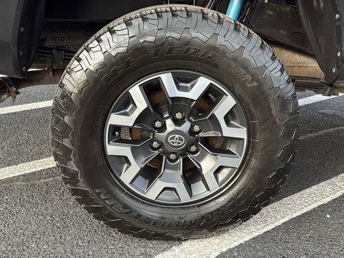 Used 2022 Toyota Tacoma TRD Off-Road image 14