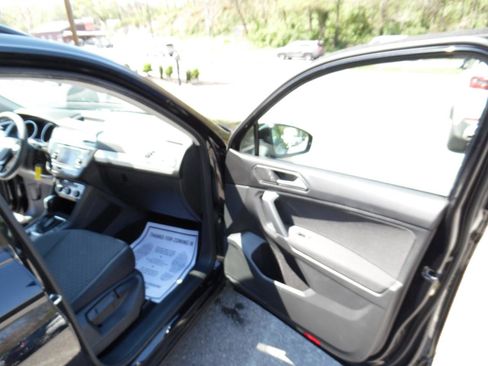 Used 2018 Volkswagen Tiguan S image 21