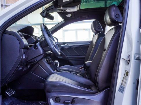 Used 2022 Volkswagen Tiguan SE R-Line image 17