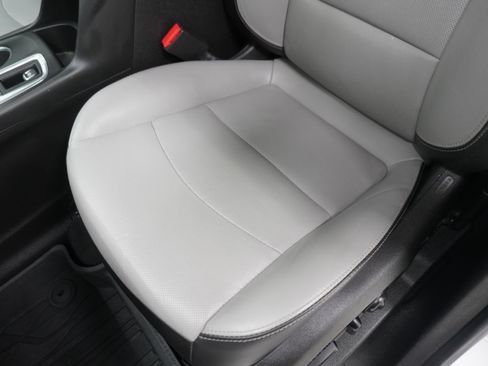 Used 2018 Chevrolet Equinox Premier FWD image 11