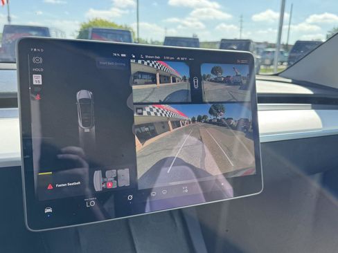 Used 2025 Tesla Model Y Long Range AWD/4WD image 19