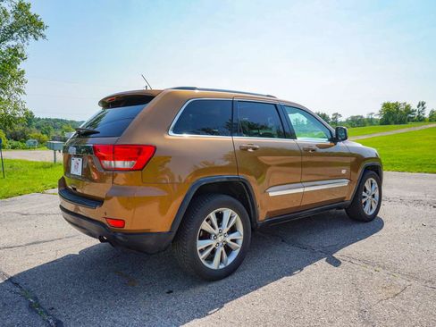 Used 2011 Jeep Grand Cherokee 70th Anniversary AWD/4WD image 5