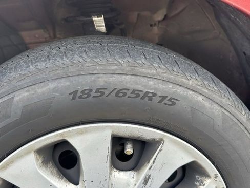 Used 2019 Nissan Versa SV image 15