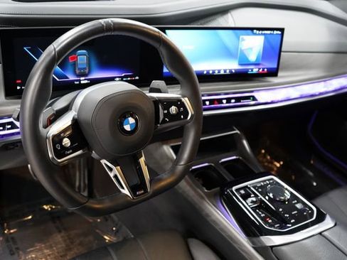 Used 2025 BMW 760i xDrive w/ Executive Package AWD/4WD image 11
