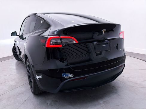 Used 2021 Tesla Model Y Long Range image 8