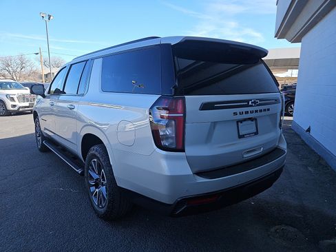 Used 2024 Chevrolet Suburban Z71 w/ Luxury Package image 3