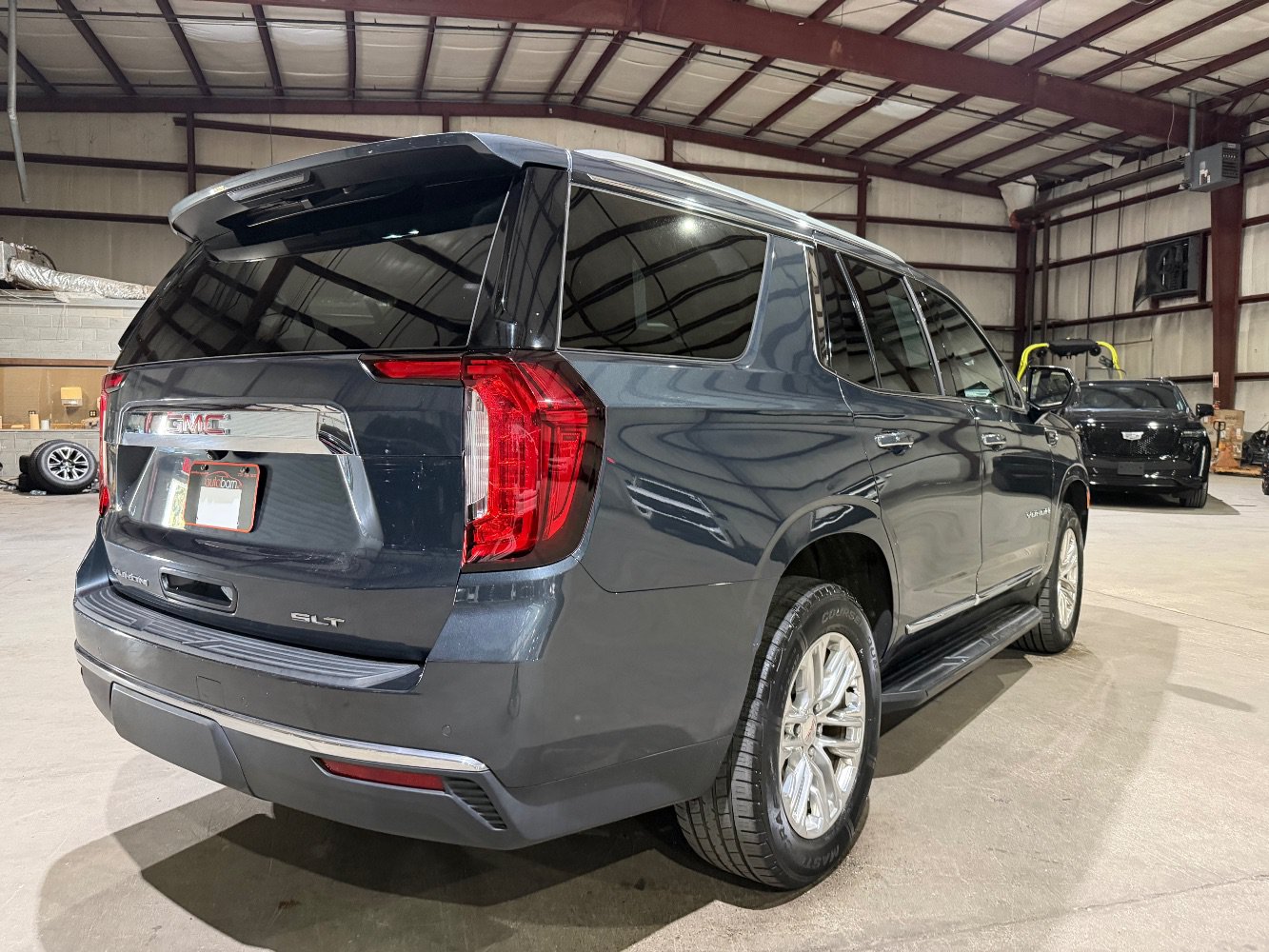Used 2021 GMC Yukon SLT w/ SLT Luxury Plus Package RWD image 5