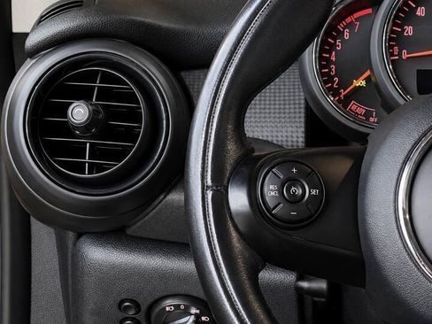 Used 2018 MINI Cooper 2-Door Hardtop FWD image 16