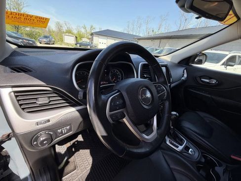 Used 2015 Jeep Cherokee Trailhawk AWD/4WD image 11