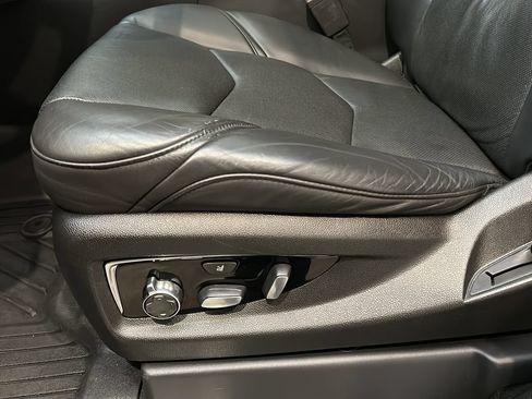 Used 2020 Cadillac Escalade Platinum AWD/4WD image 12
