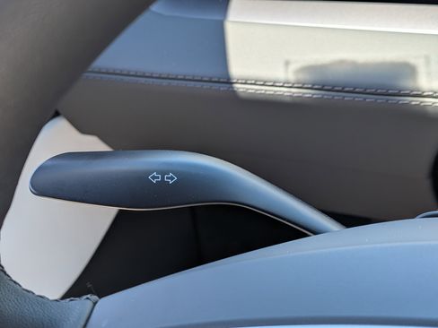 Used 2026 Tesla Model Y 2WD image 32