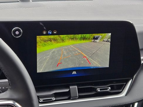 Certified 2025 Chevrolet Equinox LT FWD image 25