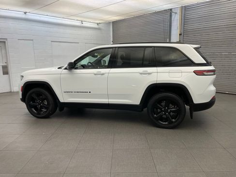 Certified 2023 Jeep Grand Cherokee Altitude AWD/4WD image 8