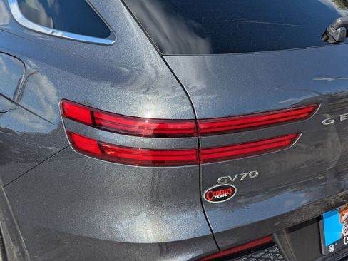 Used 2022 Genesis GV70 2.5T w/ Select Package image 10