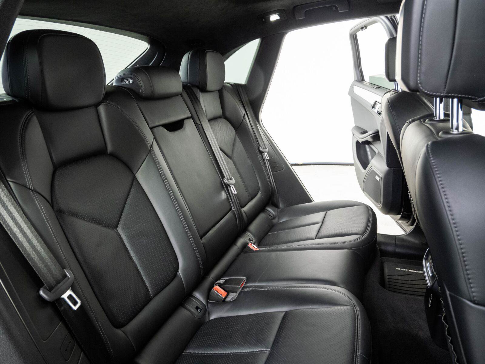 Used 2021 Porsche Macan Turbo AWD/4WD image 22