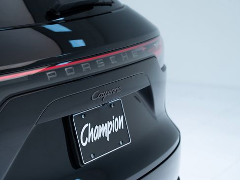 Certified 2023 Porsche Cayenne Platinum Edition AWD/4WD image 13