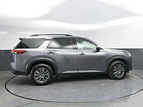 Used 2025 Nissan Pathfinder SV FWD image 8