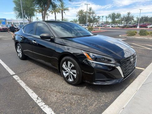 Used 2025 Nissan Altima 2.5 S FWD image 3