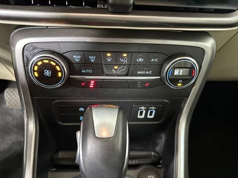 Used 2019 Ford EcoSport SE w/ SE Convenience Package image 22
