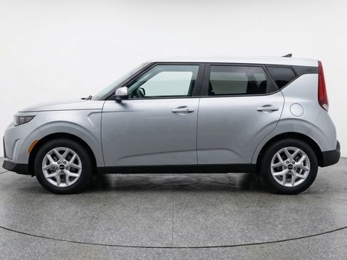 Used 2025 Kia Soul LX w/ LX Technology Package image 5