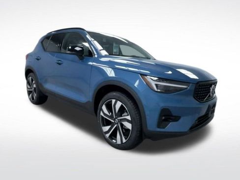 New 2025 Volvo XC40 B5 Plus w/ Protection Package Premier image 18