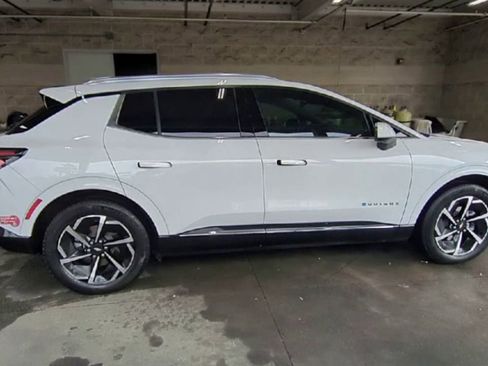 Certified 2024 Chevrolet Equinox EV LT image 8