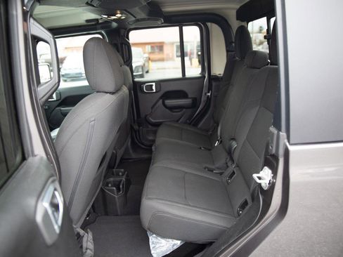 Used 2023 Jeep Gladiator Sport image 21