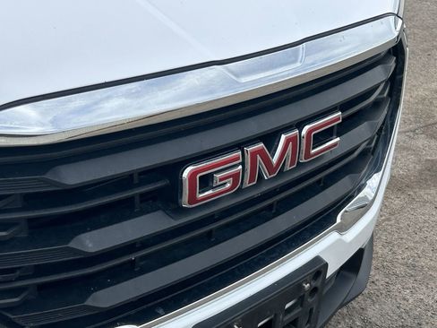 Used 2024 GMC Terrain SLE image 6